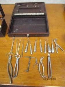 lot 7 image: Vintage Tribute Teeth wooden case w...