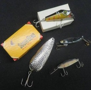 lot 28 image: VINTAGE FISHING LURES