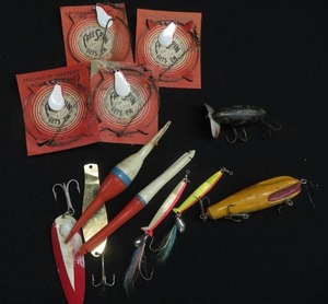 lot 32 image: VINTAGE FISHING LURES