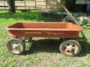 lot 82 image: VINTAGE RADIO FLYER
