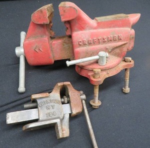 lot 92 image: VINTAGE VISES