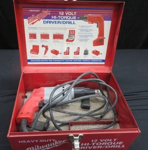 lot 98 image: MILWAUKEE SCREW SHOOTER