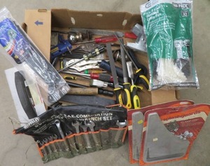 lot 102 image: MIXED BOX OF TOOLS.