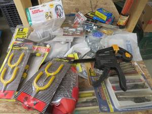lot 105 image: LARGE LOT OF NEW ITEMS