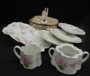 lot 129 image: DAINTY PRETTYS.