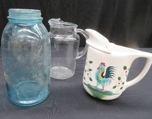 lot 134 image: LG BLUE BALL JAR  ROOSTER PITCHER  VINTAGE PITCHER