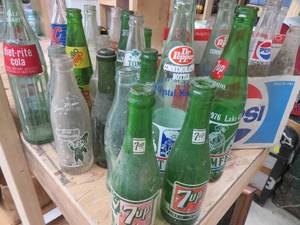 lot 135 image: LARGE LOT OF VINTAGE GLASS BOTTLES PLUS PEPSI BOX