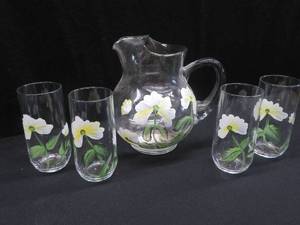 lot 143 image: HAND PAINTED PITCHER WITH 4 MATCHING GLASSES.