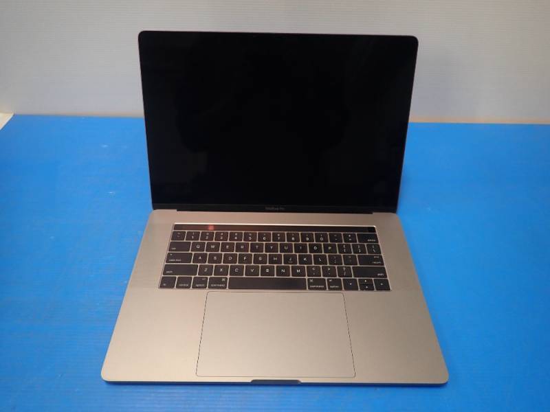 Apple&nbspMacBookPro13,3 A1707 MLH32LLA &nbspINTEL(R) CORE(TM) I7-6700HQ CPU  2.60GHZ  16GB DDR4 SDRAM  251GB SSD  15.0 screen with 3360 x 2100 2K Resolution  Includes IOS  No charger