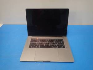 Apple&nbspMacBookPro14,3 A1707 MPTR2LLA &nbspINTEL(R) CORE(TM) I7-7700HQ CPU  2.80GHZ  16GB LPDDR3 SDRAM  251GB SSD  15.0 screen with 3360 x 2100 2K Resolution  NO Battery  Includes IOS  NO Charger