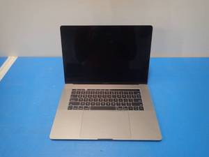 Apple&nbspMacBookPro14,3 A1707 MPTR2LLA &nbspINTEL(R) CORE(TM) I7-7700HQ CPU  2.80GHZ  16GB LPDDR3 SDRAM  15.0 screen with 3360 x 2100 2K Resolution  Includes IOS  No charger (Reserve $400)