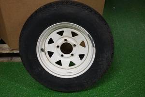 lot 8 image: Carlisle Trailer Tire ST17580R13 On 5-Bolt Rim