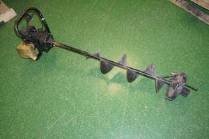 lot 21 image: Magnum III Plus 49cc 7.5 Ice Auger