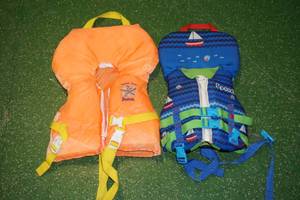 lot 28 image: 2 Infant Life Jackets