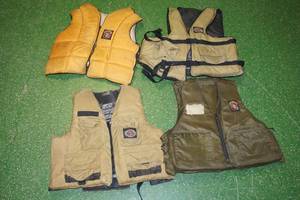 lot 29 image: 4 Sterns Adult Fishing Life Jackets