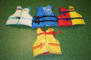 lot 30 image: 4 Child Life Jackets