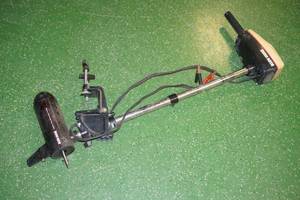 lot 32 image: Minn Kota 65mx 28 Lb Thrust Transom Mount Trolling Motor - AS IS