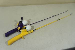lot 36 image: 2 Vintage Shakespeare Childrens Fishing Poles - Taz & Tweety