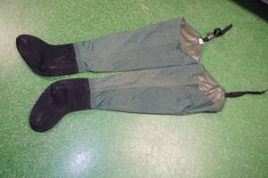 lot 42 image: Cabelas Thigh High Waders - Large