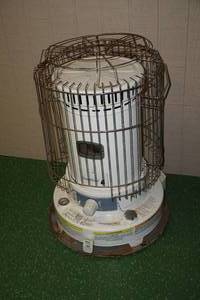 lot 120 image: DuraHeat Top Hat Milkhouse Heater with Cage