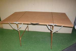 lot 129 image: Folding 3-Section Aluminum Portable Table