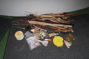 lot 134 image: Assorted Ice Fishing Rods and Accessories - Tackle