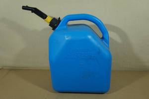 lot 149 image: Plastic 5 Gallon Kerosene Tank