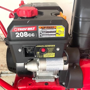 lot 75 image: Troy-Bilt Storm 2410 Snowblower