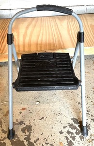 lot 138 image: Cosco Foldable Step Ladder
