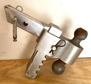 lot 127 image: Anderson Towing Hitch
