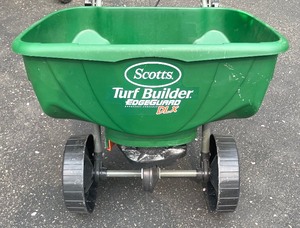 lot 95 image: Scotts Turf Builder Edge Guard Broadcast Spreader DLX