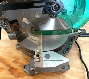 lot 105 image: Metabo 10 Inch Compound Miter Saw