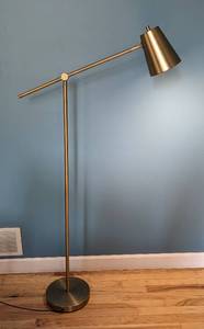 lot 12 image: Gold Cantilever Floor Lamp
