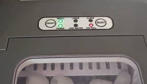 lot 54 image: Euhomy Countertop Ice Maker