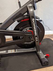 lot 62 image: Schwinn IC4 Indoor Stationary Bike