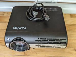 lot 161 image: WiMiUS Video Projector and Projector Screen