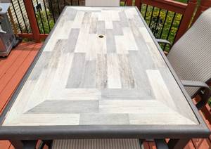 lot 163 image: Metal Patio Table and Chairs