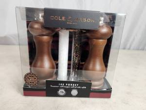 lot 20 image: New Cole and Mason Salt and Peppermill Set