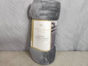 lot 36 image: New Enclave Plush Luxury Throw