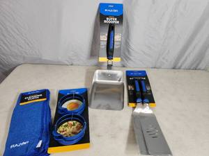 lot 43 image: New Razor BBQ Grill Items