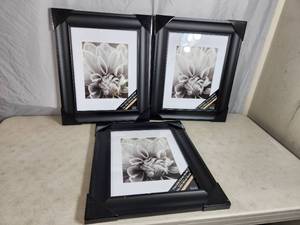 lot 83 image: 3 New Picture Frames