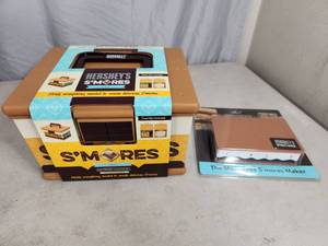 lot 96 image: New Hersheys Smore Case and Smores Buddy