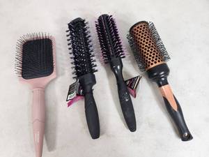 lot 107 image: 4 New Hair Brushes