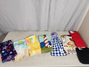 lot 118 image: New Towels and Pot Holder