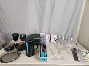 lot 136 image: New Kitchen Items