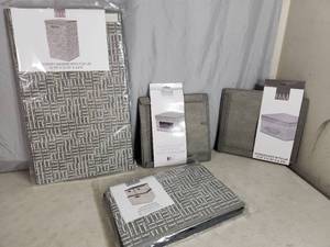 lot 146 image: New Elle Collapsible Storage Items and More