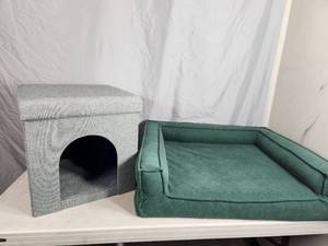 lot 149 image: Large Pet Bed and Collapsible Tote