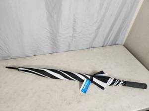 lot 151 image: New Large Golf Umbrella
