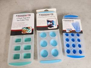 lot 165 image: 3 New Sets of Ice Cube Trays