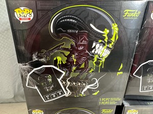 lot 189 image: 6 New Alien 40th Anniversary Funko Pop Size Large T-Shirt Collector Sets